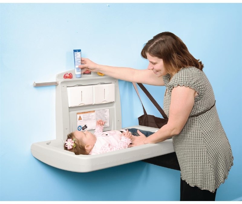  Rubbermaid Baby Changing Station 